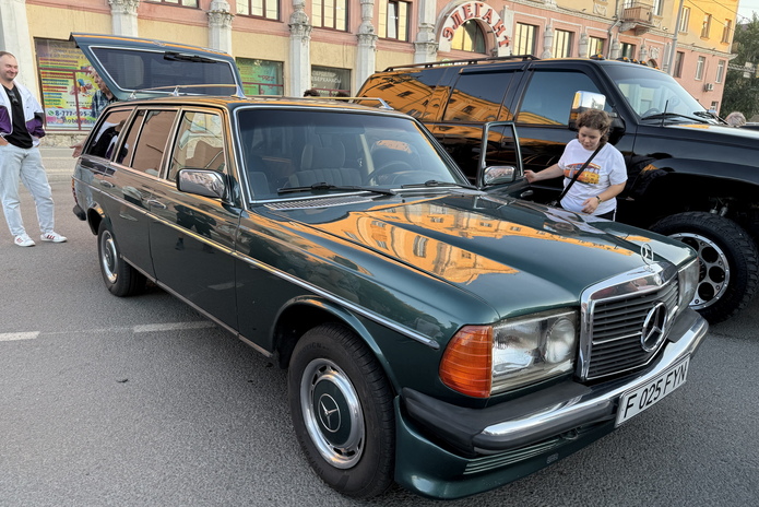 В Усть-Каменогорске прошла выставка ретро-автомобилей